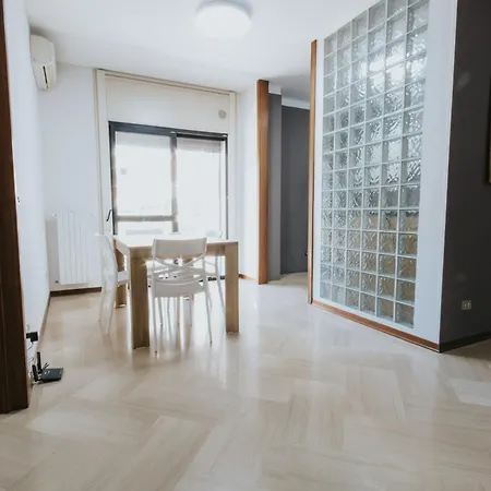 Lenoci Apartman *